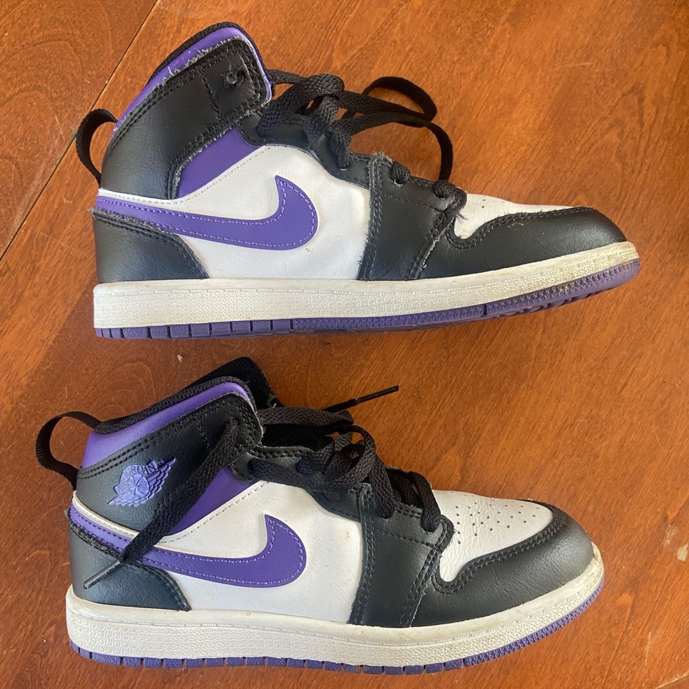 Nike Youth Air Jordan.
